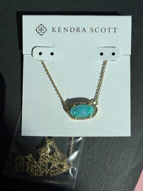 Elisa Gold Short Pendant Necklace